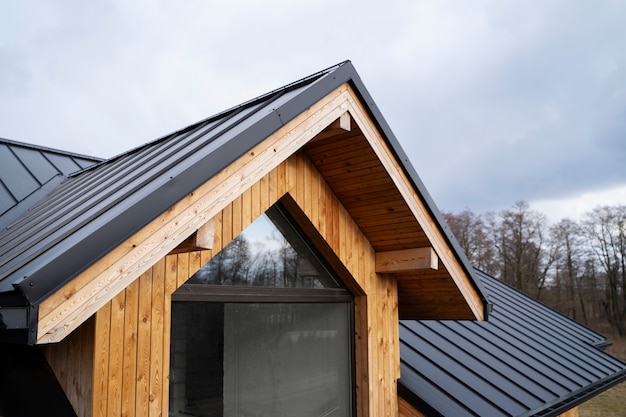 travaux de zinguerie sur un toit